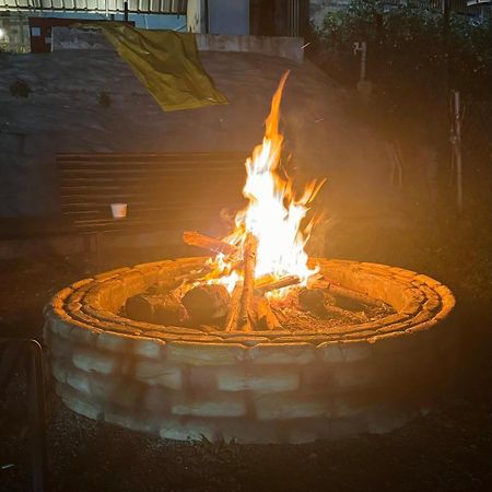 לינה וארוחת בוקר אוטי The Wooden Springs מראה חיצוני תמונה